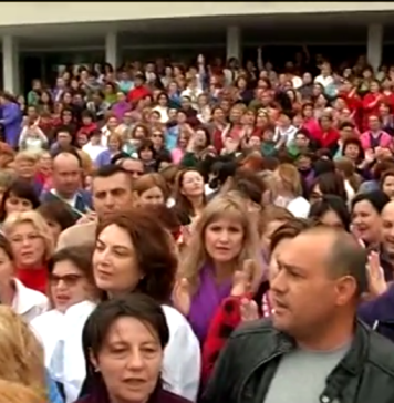 Protest spontan la SCJU Craiova-“Acordarea voucherelor de vacanță nu reprezintă o obligativitate ci un bonus. Eu trebuie să asigur în primul rând plata salariilor și desfăşurarea activității medicale la nivelul spitalului.”, a declarat managerul dr. Eugen Georgescu