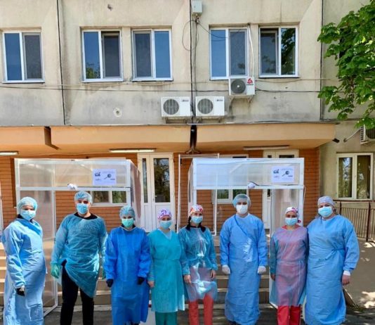 Tineri pentru tineri! Studentii ASFL si OSPEC au strans fonduri pentru a-i cumpara si dona materiale lui Radu Dutescu tanarul student care a construit o poarta de dezinfectie pentru personalul medical din resurse proprii