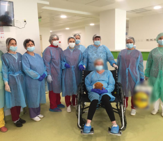 Prima gravida infectata cu Sars Cov 2 a fost vindecata si externata astazi din Maternitatea Filantropia Craiova. Aceasta a vrut sa multumeasca echipei care a ajutat la vindecare sa.