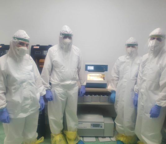 Echipa Laboratorului de Genetica Medicala Craiova a pus in functiune noul extractor ARN SARS-CoV-2. Aparatul permite cresterea capacitatii, cat si a vitezei de efectuare a analizetor de testare