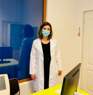 Doctor neurolog Alisa Popescu isi asteapta pacientii in Centrul Medical Phoenix Medicover