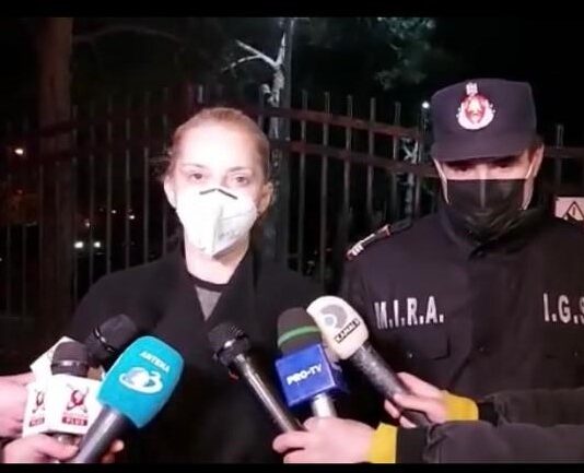 Incendiul de la spitalul de Psihiatrie a fost provocat de o pacienta care a dat foc unei saltele cu o bricheta. 3 cadre medicale au fost rănite după ce au sărit pe fereastră de frica incendiului