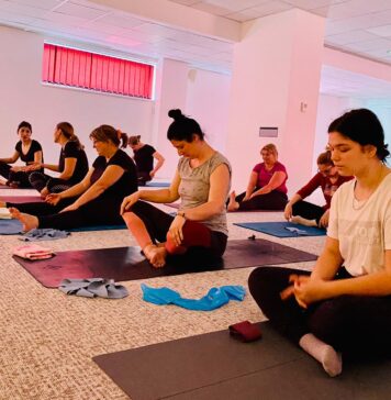 Centrul de Oncologie „Sfantul Nectarie” din Craiova devine primul centru din tara care a demarat un proiect pentru a aduce in viata pacientilor oncologici exercitii de yoga