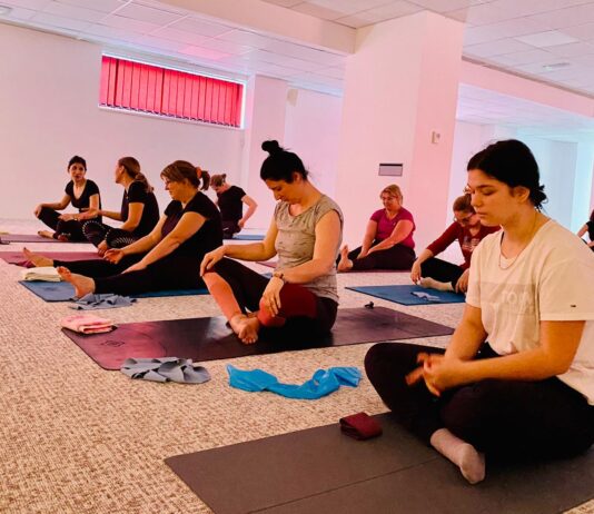Centrul de Oncologie „Sfantul Nectarie” din Craiova devine primul centru din tara care a demarat un proiect pentru a aduce in viata pacientilor oncologici exercitii de yoga