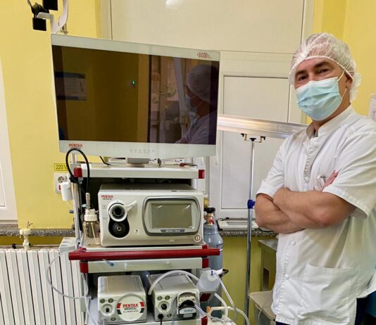 Sectiei de Chirurgie si Ortopedie Pediatrica din cadrul SCJU Craiova i-a fost donat un echipament pentru endoscopie digestiva, echipament ce va permite investigarea tubului digestiv la pacienții pediatrici. Valoarea echipamentului este de 80.000 euro si a fost donat de carte grupul de firme Cerealcom Dolj
