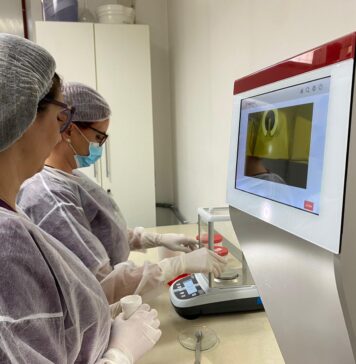 Lanțul de farmacii Al-Shefa dispune de receptură, laboratorul propriu fiind dotat cu aparatură și ustensile corespunzătoare elaborării preparatelor oficinale, magistrale și tradiționale