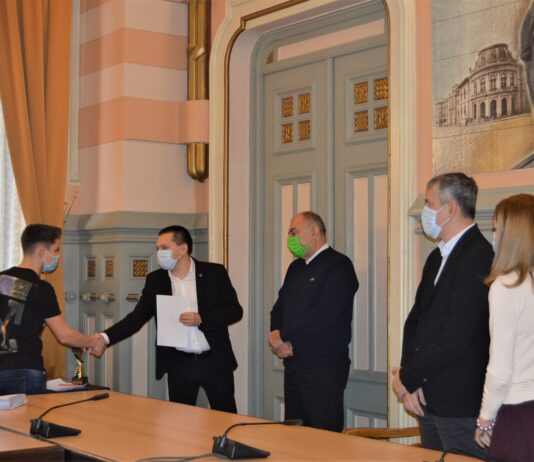 Sportivii doljeni care au excelat la competițiile naționale și internaționale în anul 2021 și antrenorii acestora au fost premiați în cadrul unui eveniment organizat cu susținerea financiară a Consiliului Județean (CJ) Dolj, festivitatea având loc luni, la sediul instituției