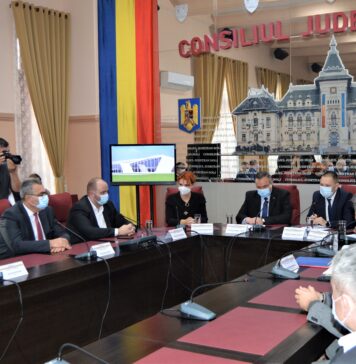 Contractul de finanțare din fonduri europene pentru proiectul în valoare totală de aproximativ 97 de milioane de euro privind extinderea și modernizarea Aeroportului Internațional Craiova (AIC), demers care include construirea unui nou terminal pentru pasageri, a fost semnat joi, la sediul Consiliului Județean (CJ) Dolj