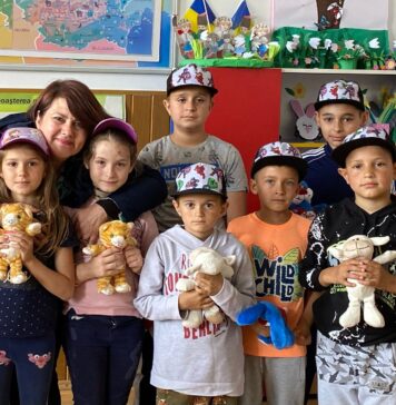 Copiii Școlii Gimnaziale “Eufrosina Popescu” din comuna Botoșești-Paia au primit astăzi cadouri din partea Asociației Ziarul Sănătatea și a Băncii pentru Alimente Craiova