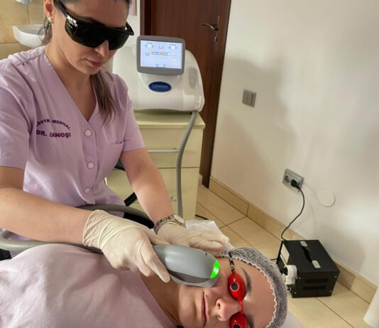 Centrul Medical Dr. Ianoși este printre primele din țară unde se folosește tratamentul specific cu laser anti-acneic. Acesta este nedureros, fără reacții adverse, neiradiant și nu afectează alte structuri ale pielii.