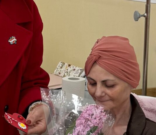Mărțișoare, flori și emoție pentru pacientele care luptă cu afecțiuni oncologice